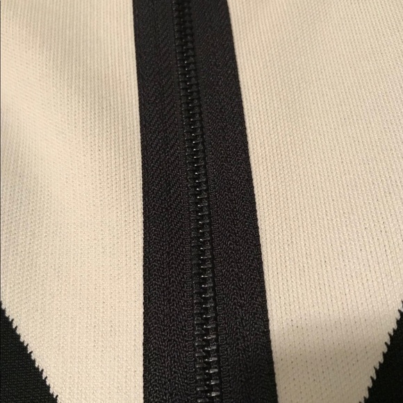 BCBGMAXAZRIA “Evianna” Geometric Jacquard Dress - Picture 4 of 6